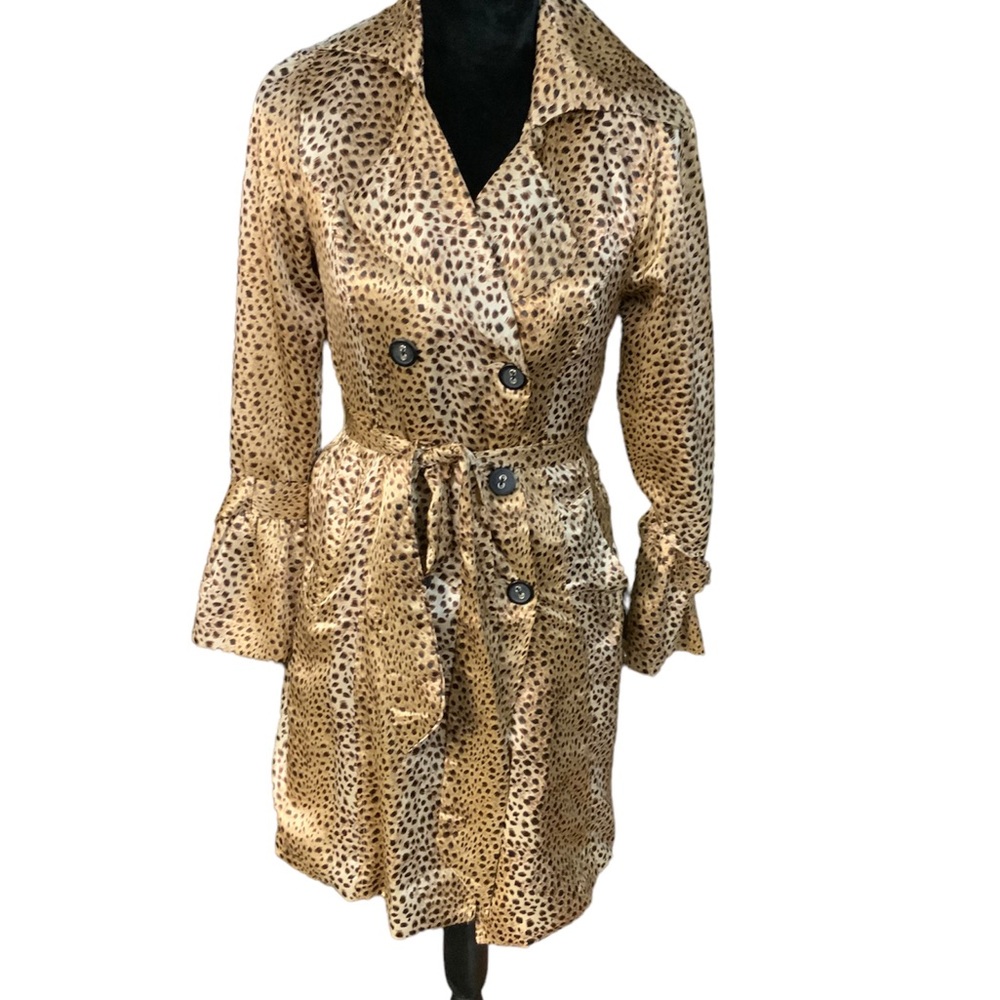 NWT Hot and Delicious Satin like Cheetah light weight trench coat size Small
